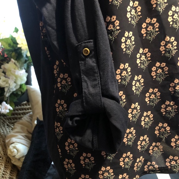 Kohl’s Rewind Long Sleeve Henley Top. Blue Floral - Picture 4 of 5